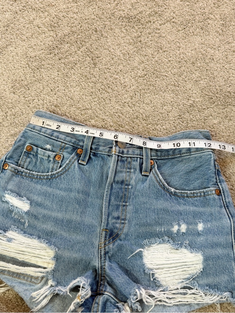 Levi’s Women’s 501 Original Fit High Rise Jean Short Distressed in Med Wash 24 - Picture 8 of 11